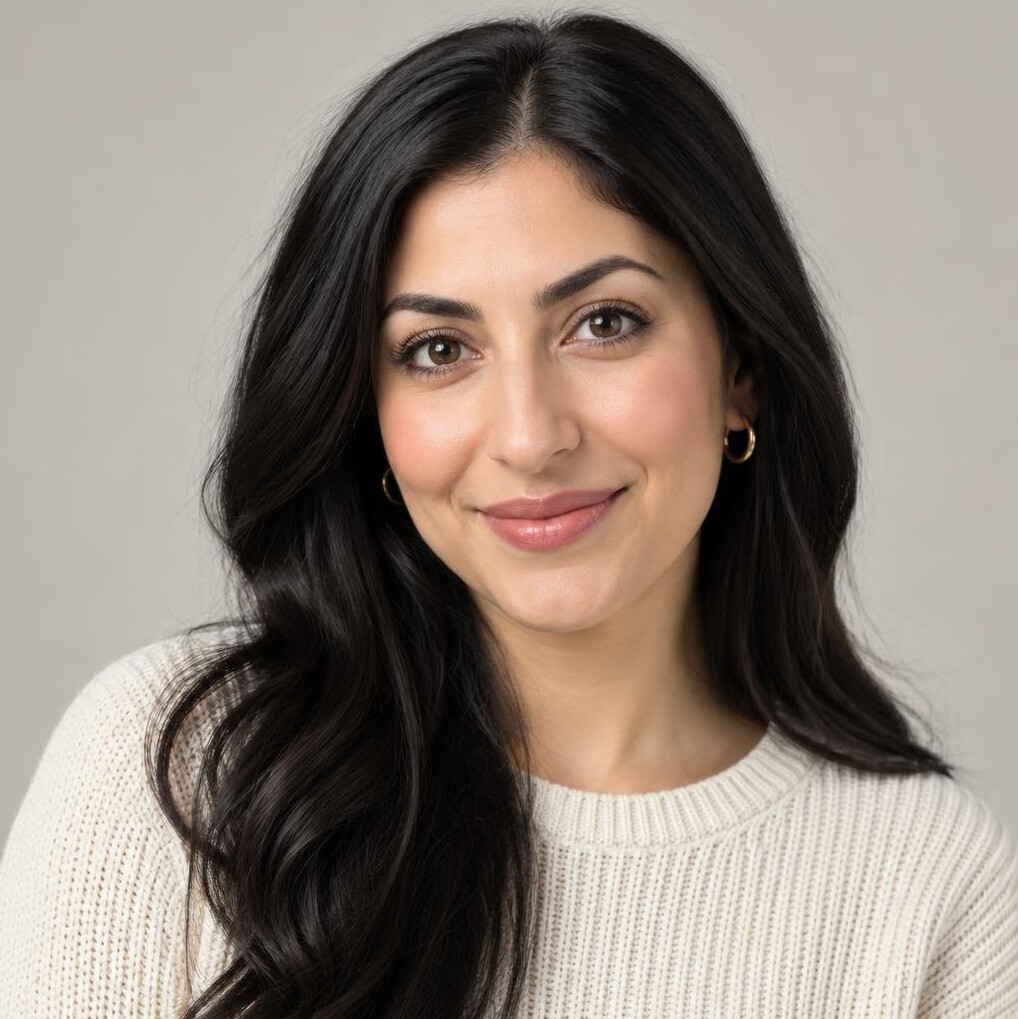 Portrait of a woman in her thirties with dark hair and a friendly expression